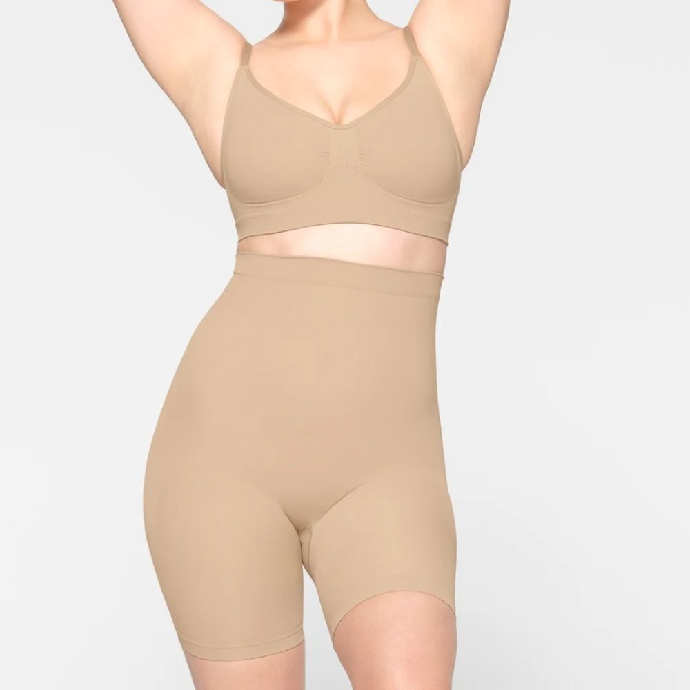SKIMS SEAMLESS SCULPT MID THIGH SHORT